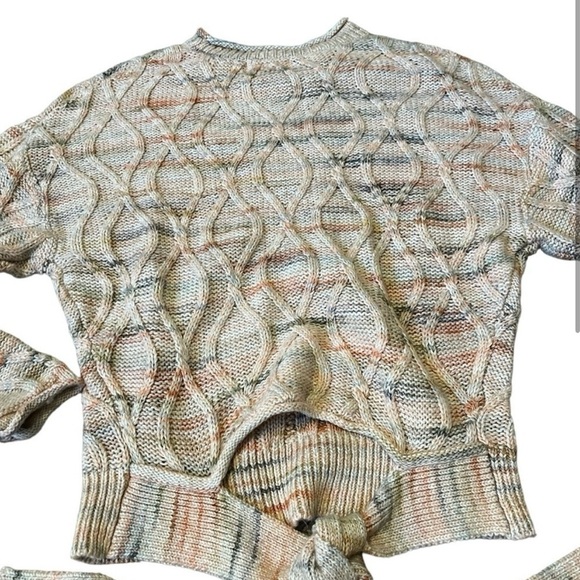 Universal Thread Women’s Sweater - Picture 2 of 6